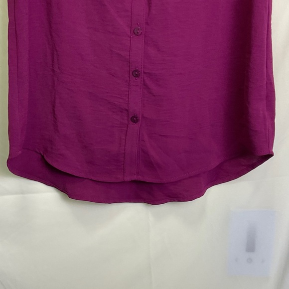 Fortune + Ivy Short-Sleeve Button-Down Shirt in Burgundy - Picture 4 of 10